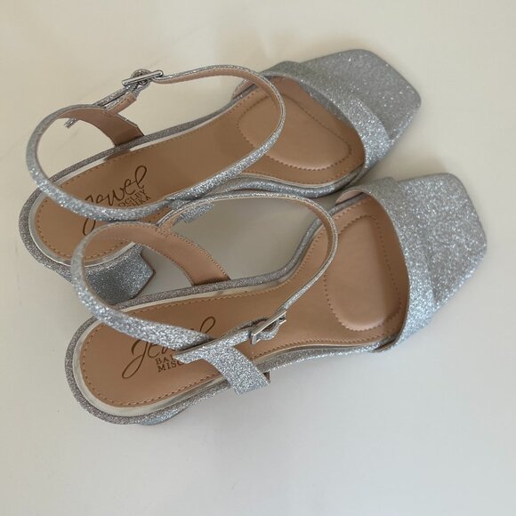 BADGLEY MISCHKA JEWEL Rayla Evening Sandals - Silver Fabric - Size 8.5 - Picture 9 of 13